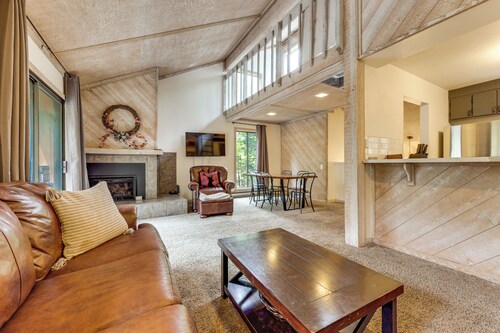 2 Mi to Dorabella Cove: Dog-friendly Townhouse!