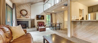 2 Mi to Dorabella Cove: Dog-friendly Townhouse!