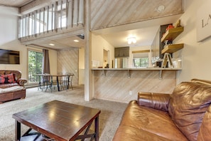 Interior - 2 Mi to Dorabella Cove: Dog-friendly Townhouse! (Shaver Lake)