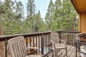 Interior - 2 Mi to Dorabella Cove: Dog-friendly Townhouse! (Shaver Lake)