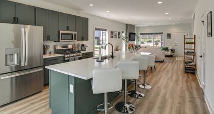 Rooftop Oasis: Downtown Des Moines Townhome