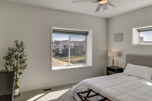 Rooftop Oasis: Downtown Des Moines Townhome