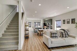Interior - Rooftop Oasis: Downtown Des Moines Townhome (Des Moines)