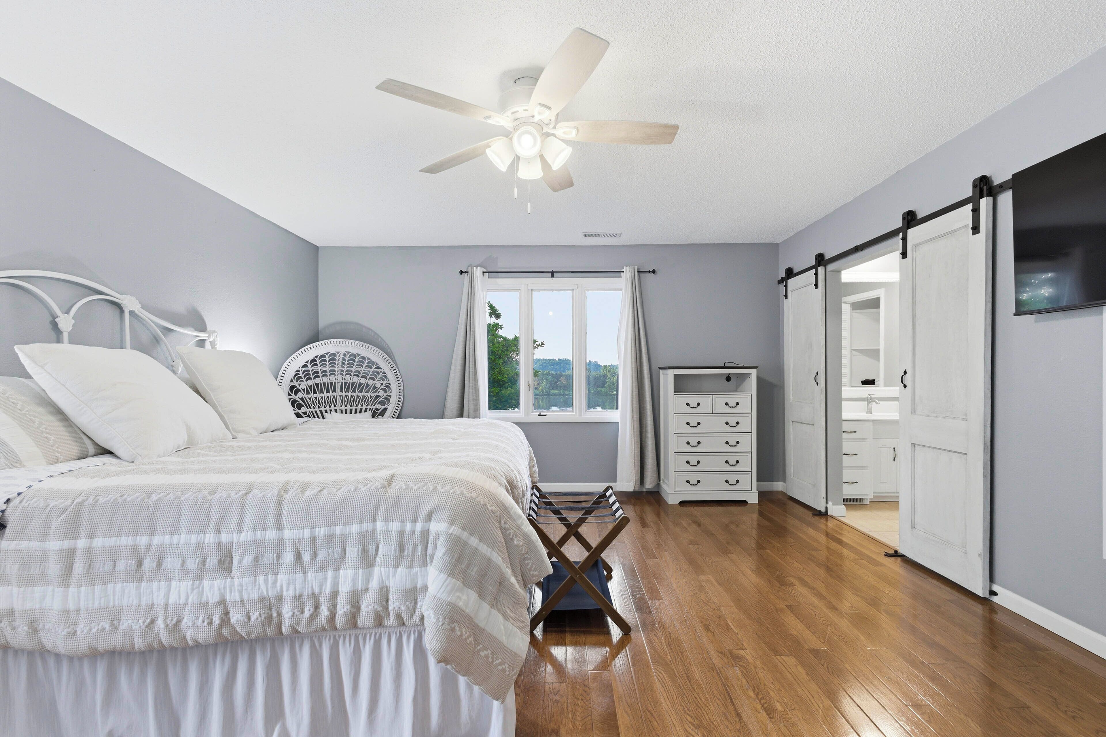 House (5 Bedrooms) | Interior