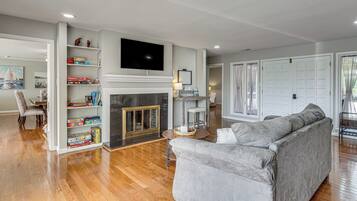 House (5 Bedrooms) | Interior