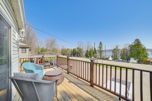 Interior - Walk to the Beach! Boyne City Escape w/ Lake Views (Boyne City)