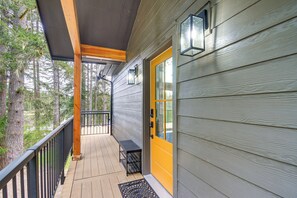 Interior - Lakeside Bliss in Tahuya! Modern Family Getaway (Tahuya)