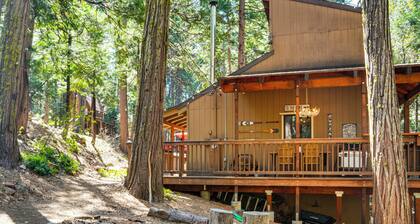Dog-friendly Cabin 3 Mi to Big Trees State Park!