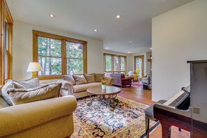 Interior - Private Beach & Hot Tub: Eastsound Waterfront Gem (Eastsound)