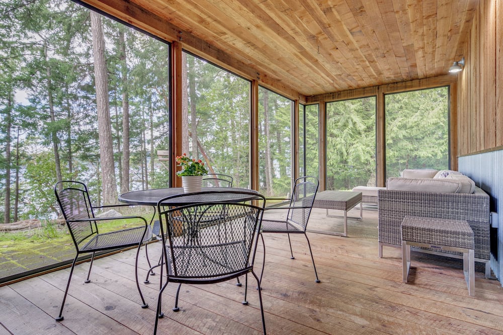Private Beach & Hot Tub: Eastsound Waterfront Gem - Orcas Island, WA