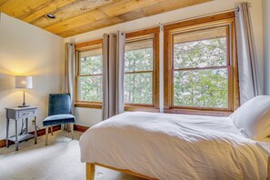 Interior - Private Beach & Hot Tub: Eastsound Waterfront Gem (Eastsound)