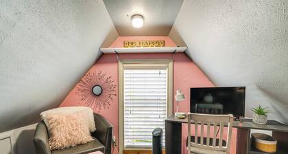 Hot Tub & Yard! Pet-friendly Middleton Hideaway