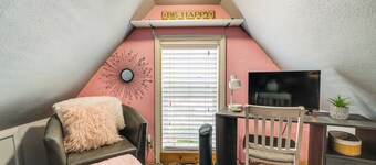 Hot Tub & Yard! Pet-friendly Middleton Hideaway