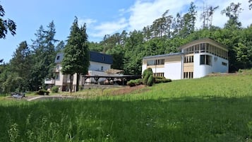 Apartamento, vista para o parque | Fachada