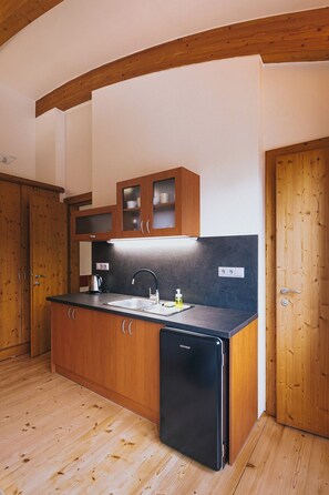 Chambre quadruple Design, vue sur le parc | Cuisine privée | Chaise haute