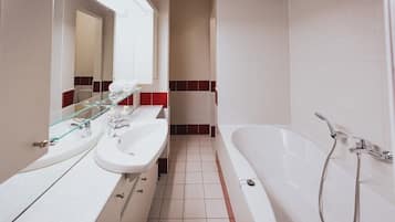 Apartamento, vista para o jardim | Banheiro