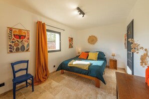 3 chambres, fer et planche Ă repasser, accĂšs Ă Internet, literie fournie