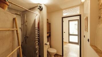 SĂšche-cheveux, serviettes fournies, savon, papier toilette