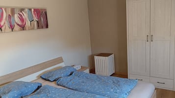 2 bedrooms, iron/ironing board, free WiFi