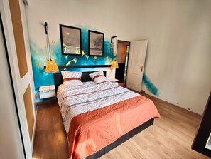 3 bedrooms, desk, travel cot, free WiFi - 3-bedroom house near Avignon - bus and bike (Le Pontet)