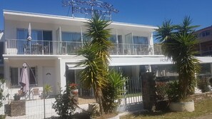 Camera doppia, balcone, vista mare | Esterni