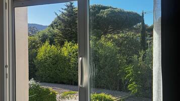 Standard Double Room, Courtyard View | Blackout drapes, soundproofing, iron/ironing board (on request)