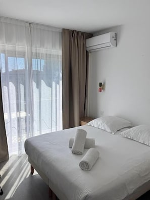 双人房, 阳台, 海景 | 遮光窗帘、隔音、熨斗/熨板、免费 WiFi