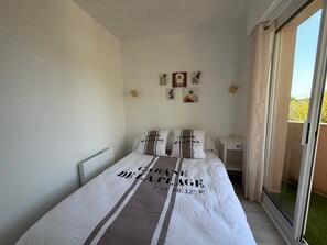 1 habitación y ropa de cama 