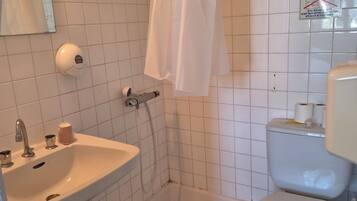 Classic Double Room | Bathroom | Shower, towels, toilet paper