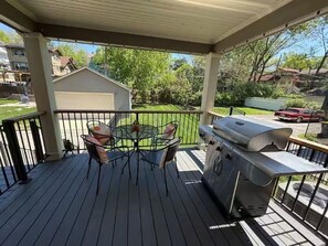 Outdoor dining - Kansas City Home 15 minutes from World Cup! (Kansas City)