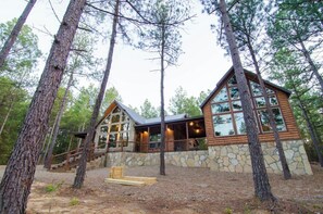Exterior - 4BR Cabin Retreat with Hot Tub and Game Room (Broken Bow)