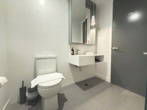 Hair dryer, towels - Prime luxury 2BR2BA with Pool+Gym+Free Parking (Parkville)