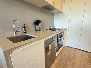 Fridge, microwave, oven, stovetop - Prime luxury 2BR2BA with Pool+Gym+Free Parking (Parkville)