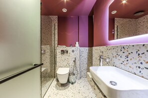 A modern bathroom with a freestanding bathtub, a shower, and a toilet. - Rose Studio 112 Love in Colours Collection (Durrës)