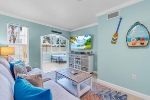 Smart TV - ☀Quick Walk to Beach🌴Grills/Fishing Dock/Pool Deck🐬Barefoot Beach Resort F106 (Indian Shores)