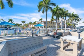 Terrace/patio - ☀Quick Walk to Beach🌴Grills/Fishing Dock/Pool Deck🐬Barefoot Beach Resort F106 (Indian Shores)