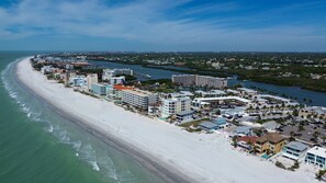 Beach nearby - ☀Quick Walk to Beach🌴Grills/Fishing Dock/Pool Deck🐬Barefoot Beach Resort F106 (Indian Shores)