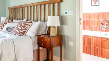 1 bedroom, iron/ironing board, Internet, bed sheets