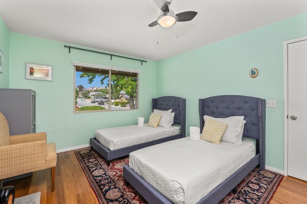 3 bedrooms, desk, iron/ironing board, free WiFi