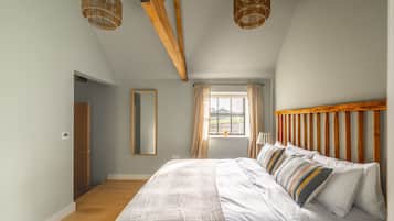2 bedrooms, iron/ironing board, Internet, bed sheets
