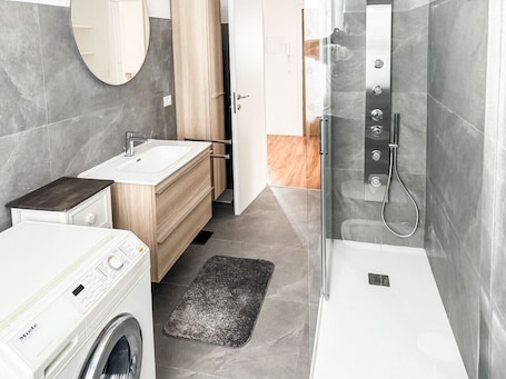 Hair dryer, towels. Relax & Nature in Bergamo - House with Garden 200 sqm, BBQ and Close to Città Alta