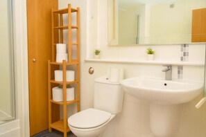 Bathroom - Sleeps 4 - Parking - Wifi (Cardiff)