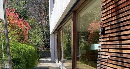 Villa Noomi – Elegante Designvilla mit Bergblick, Garten & Kamin in Frastanz