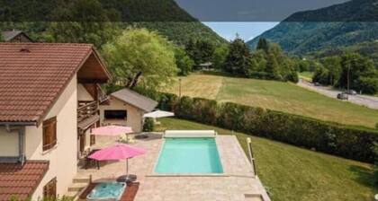 Villa with private pool and mountain views between Geneva and Chamonix