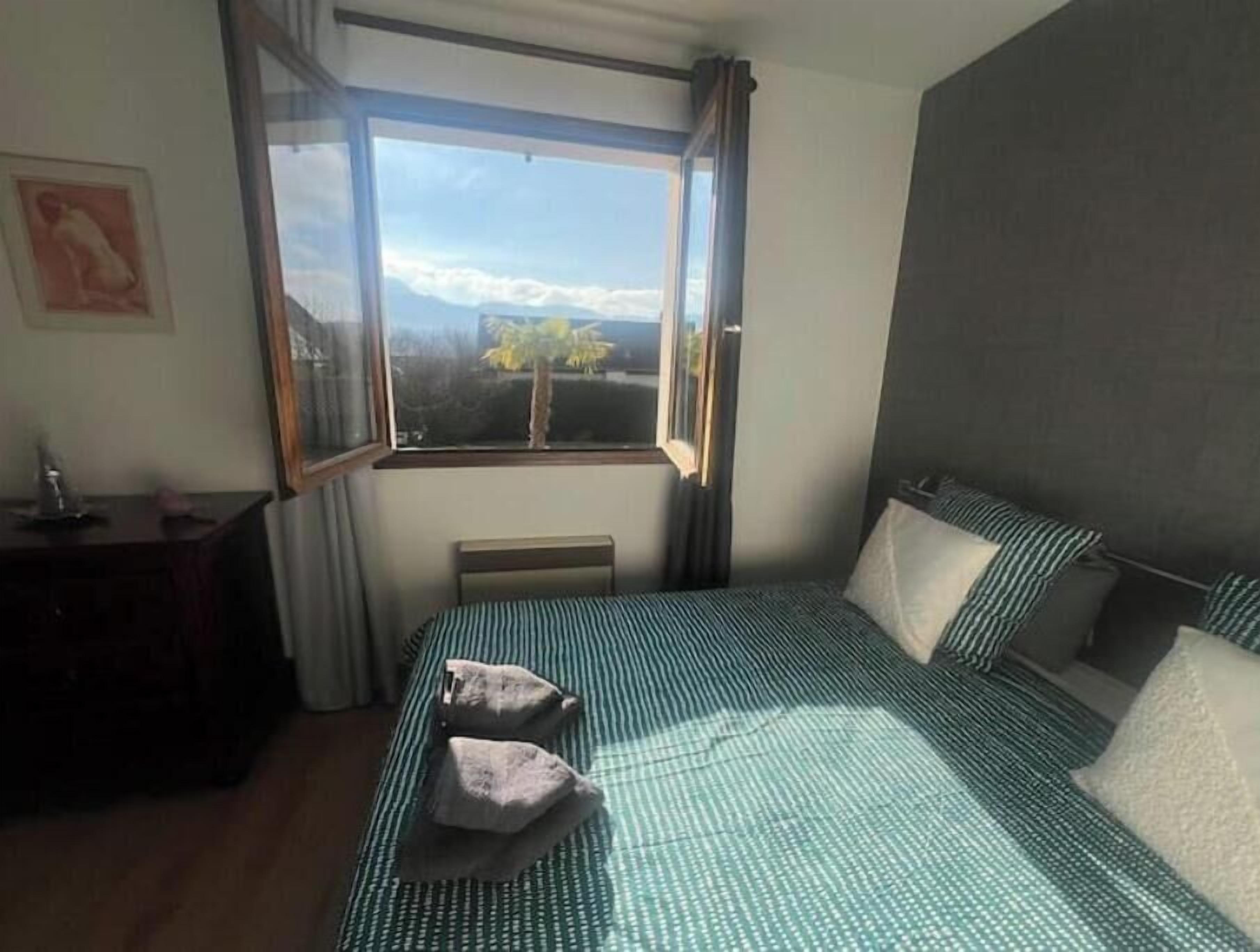3 chambres, fer et planche à repasser, Wi-Fi gratuit, draps fournis