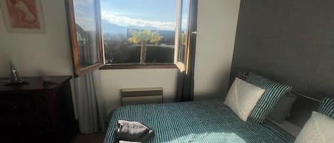 3 chambres, fer et planche à repasser, Wi-Fi gratuit, draps fournis