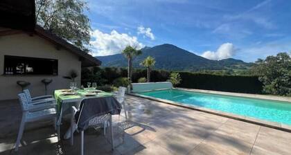 Villa with private pool and mountain views between Geneva and Chamonix