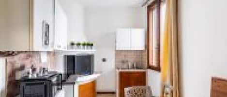 Fridge, microwave