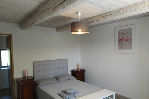 Chambre d’hôtes « Flamant Rose » avec piscine partagée, Wi-Fi et climatisation