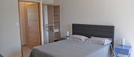 1 bedroom, WiFi, bed sheets